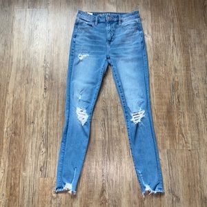 American eagle super HI-RISE distressed jegging size 4